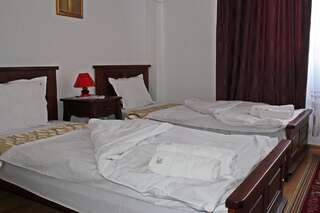 Отель Petra Hotel Петрич Двухместный номер с 1 кроватью или 2 отдельными кроватями и балконом-8
